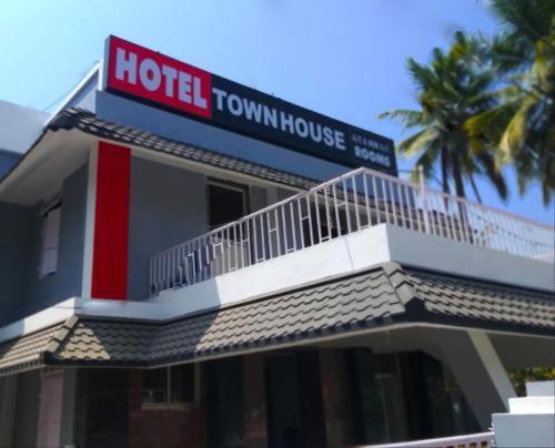 Hotel Sunday - Townhouse Club Airport Trivandrum Тривандрум Экстерьер фото