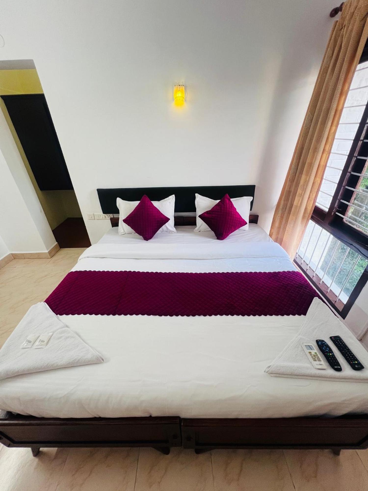 Hotel Sunday - Townhouse Club Airport Trivandrum Тривандрум Экстерьер фото