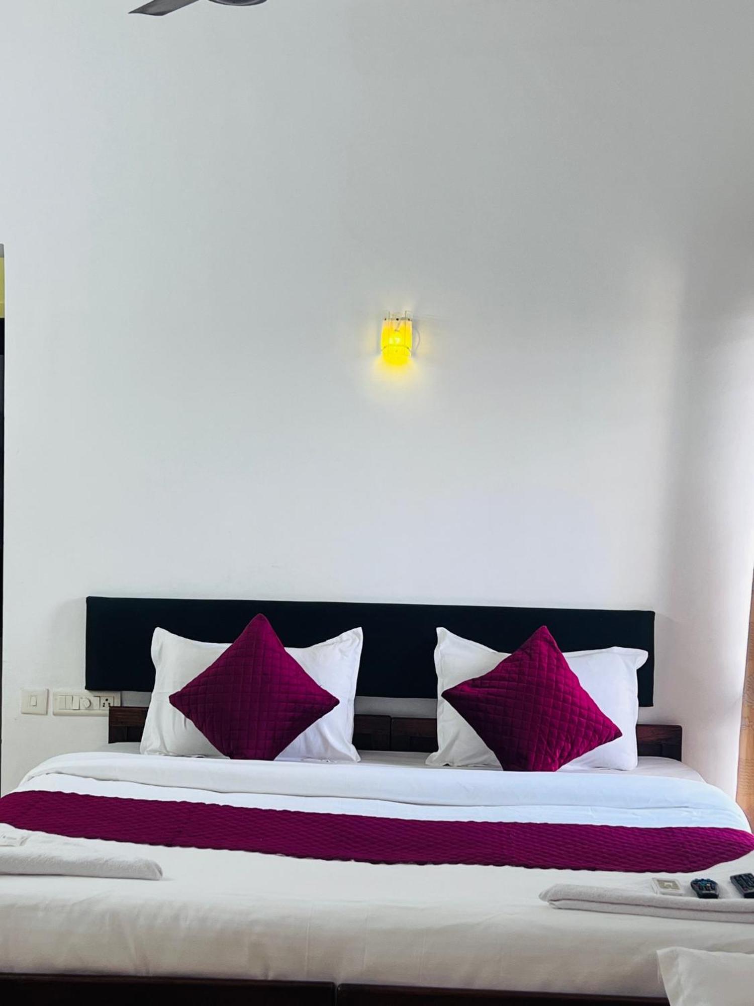 Hotel Sunday - Townhouse Club Airport Trivandrum Тривандрум Экстерьер фото