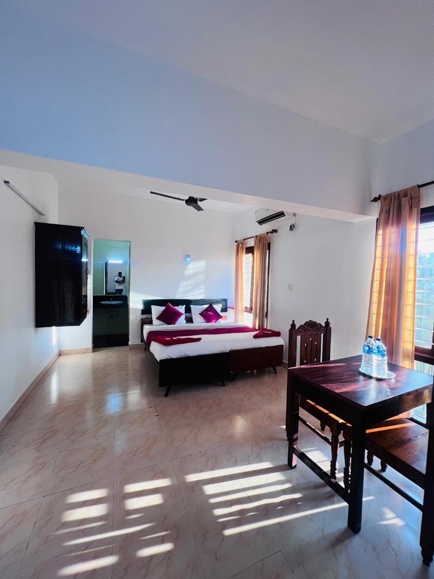 Hotel Sunday - Townhouse Club Airport Trivandrum Тривандрум Экстерьер фото