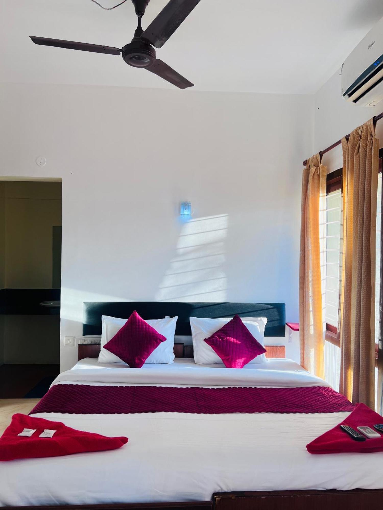 Hotel Sunday - Townhouse Club Airport Trivandrum Тривандрум Экстерьер фото