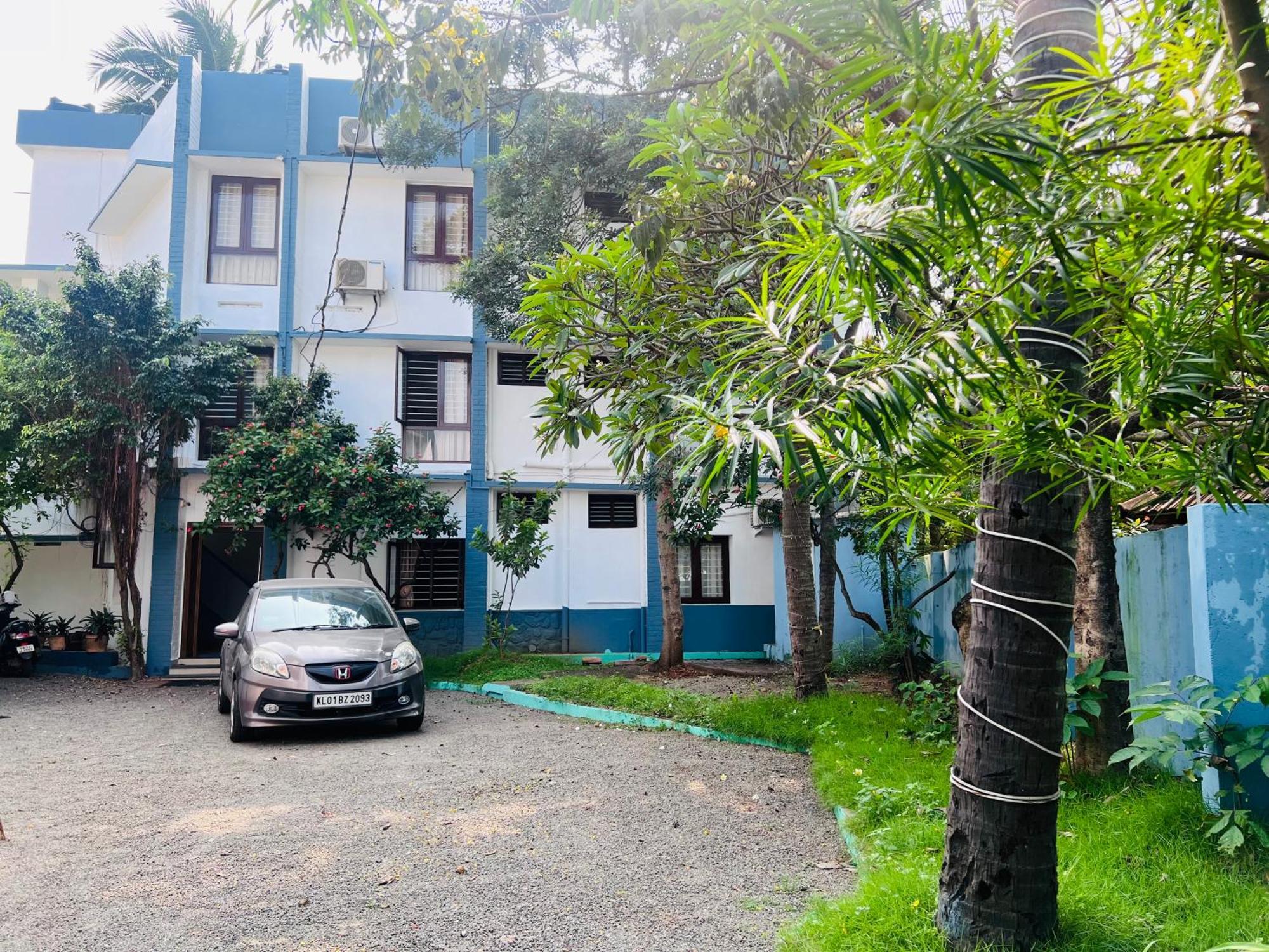 Hotel Sunday - Townhouse Club Airport Trivandrum Тривандрум Экстерьер фото