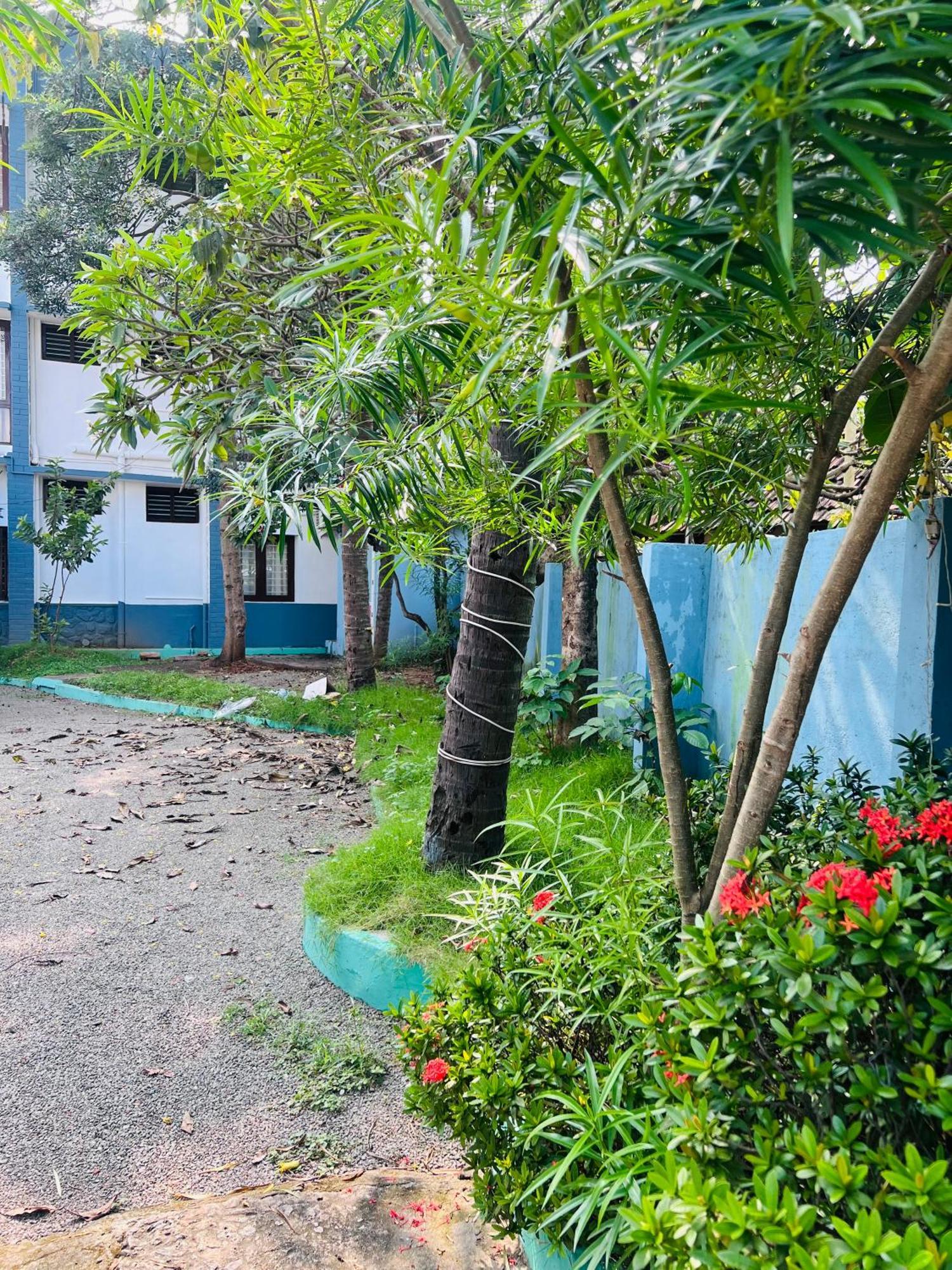 Hotel Sunday - Townhouse Club Airport Trivandrum Тривандрум Экстерьер фото
