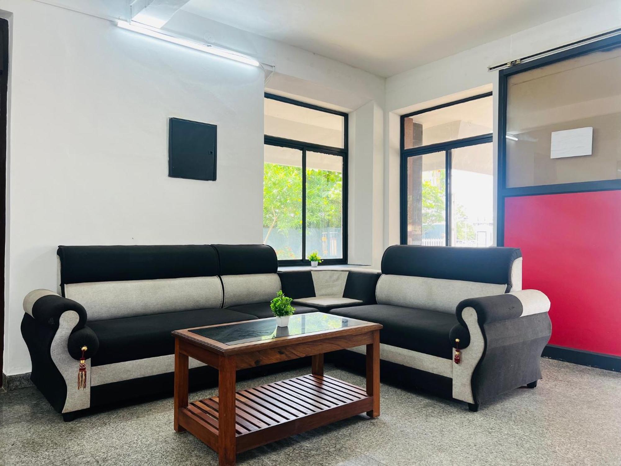 Hotel Sunday - Townhouse Club Airport Trivandrum Тривандрум Экстерьер фото