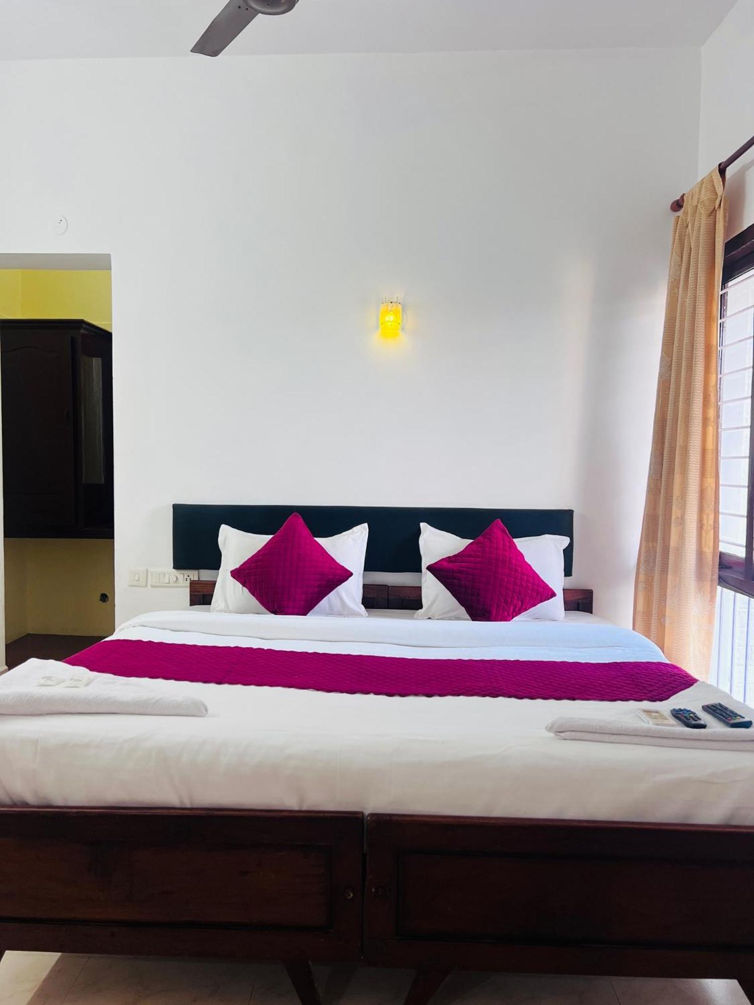 Hotel Sunday - Townhouse Club Airport Trivandrum Тривандрум Экстерьер фото