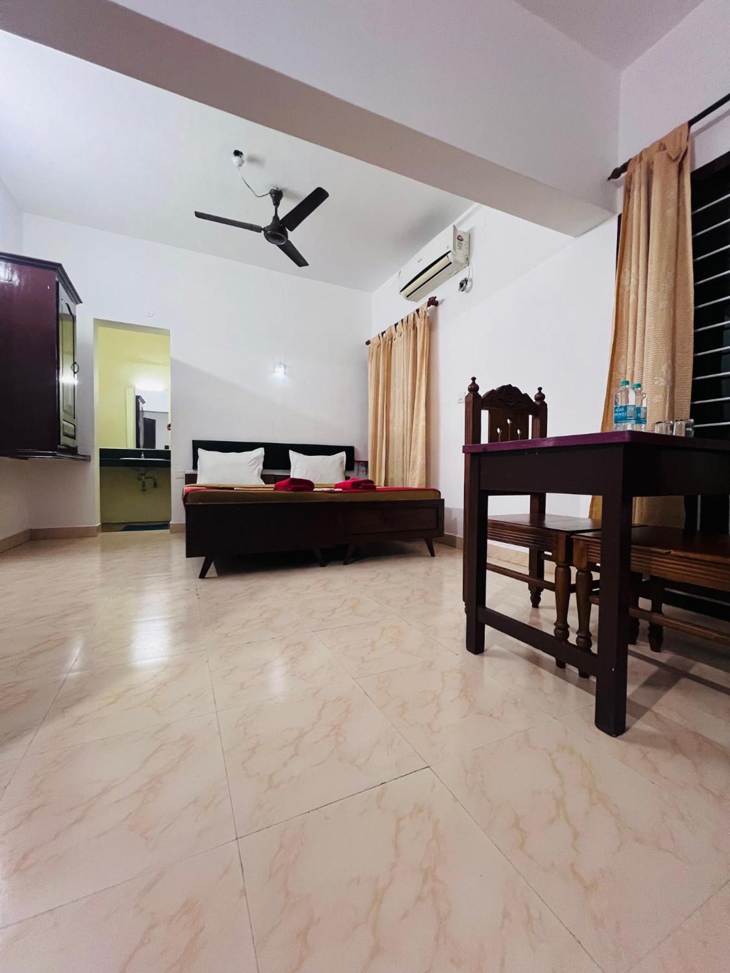 Hotel Sunday - Townhouse Club Airport Trivandrum Тривандрум Экстерьер фото
