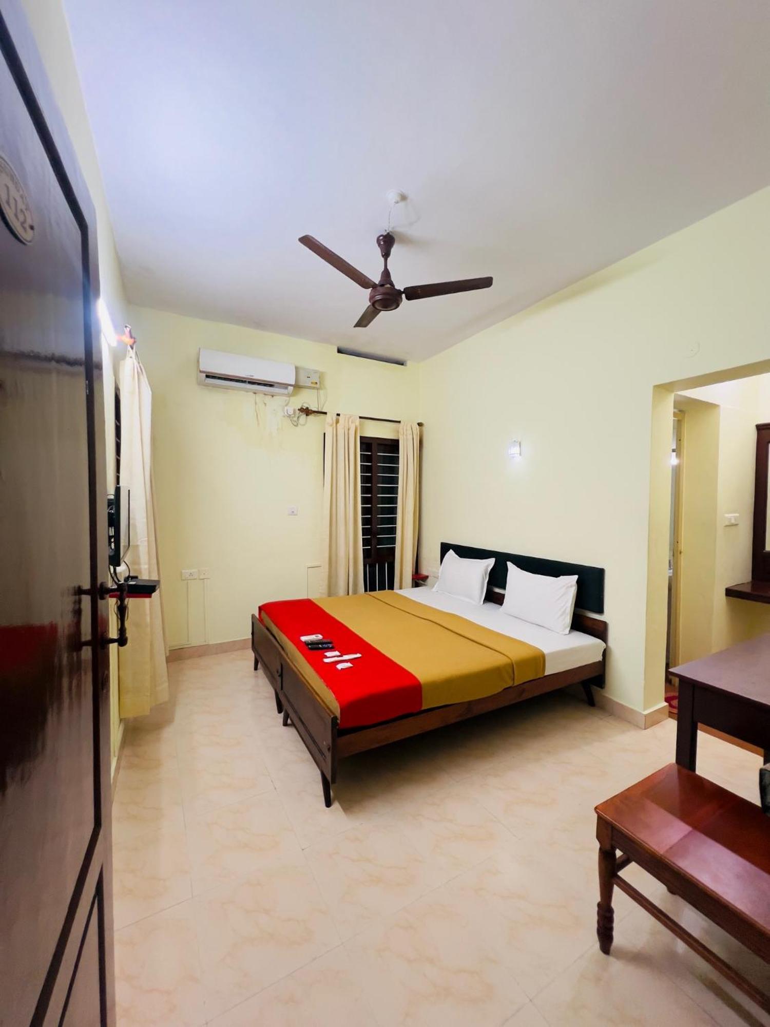 Hotel Sunday - Townhouse Club Airport Trivandrum Тривандрум Экстерьер фото